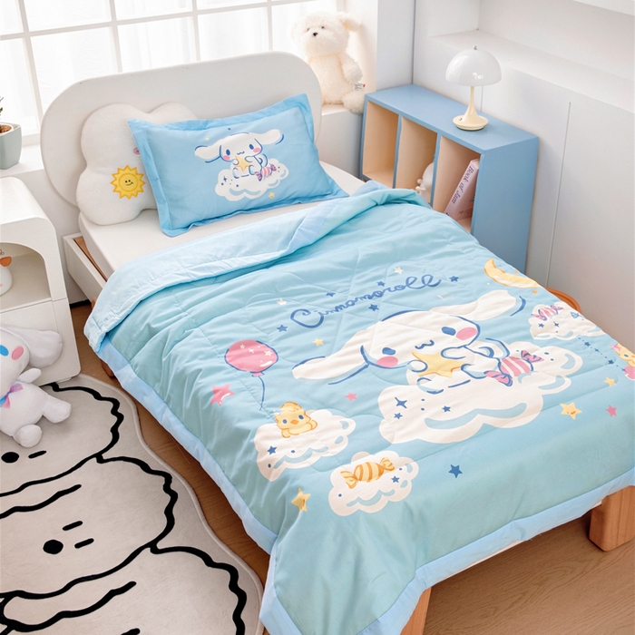 91家纺网 家纺一手货源 找家纺 乐秀家纺 2026新款三丽鸥大版全棉幼儿园空调被纯棉儿童夏凉被 云朵玉桂狗