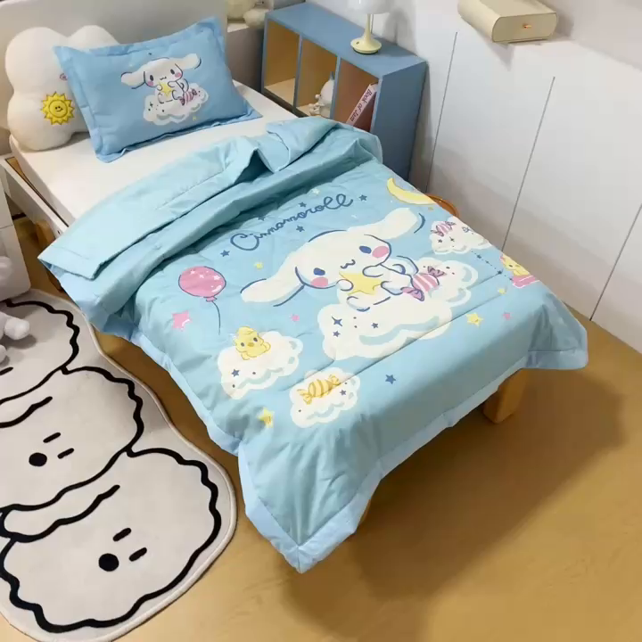 91家纺网 家纺一手货源 找家纺 乐秀家纺 2026新款三丽鸥大版全棉幼儿园空调被纯棉儿童夏凉被 云朵玉桂狗