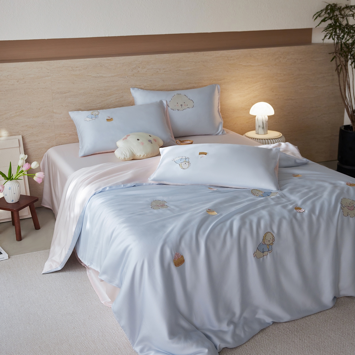 91家纺网 家纺一手货源 找家纺 风向标家纺 2026新款兰精天丝绣花四件套-萌宠系列 清蓝奶芙