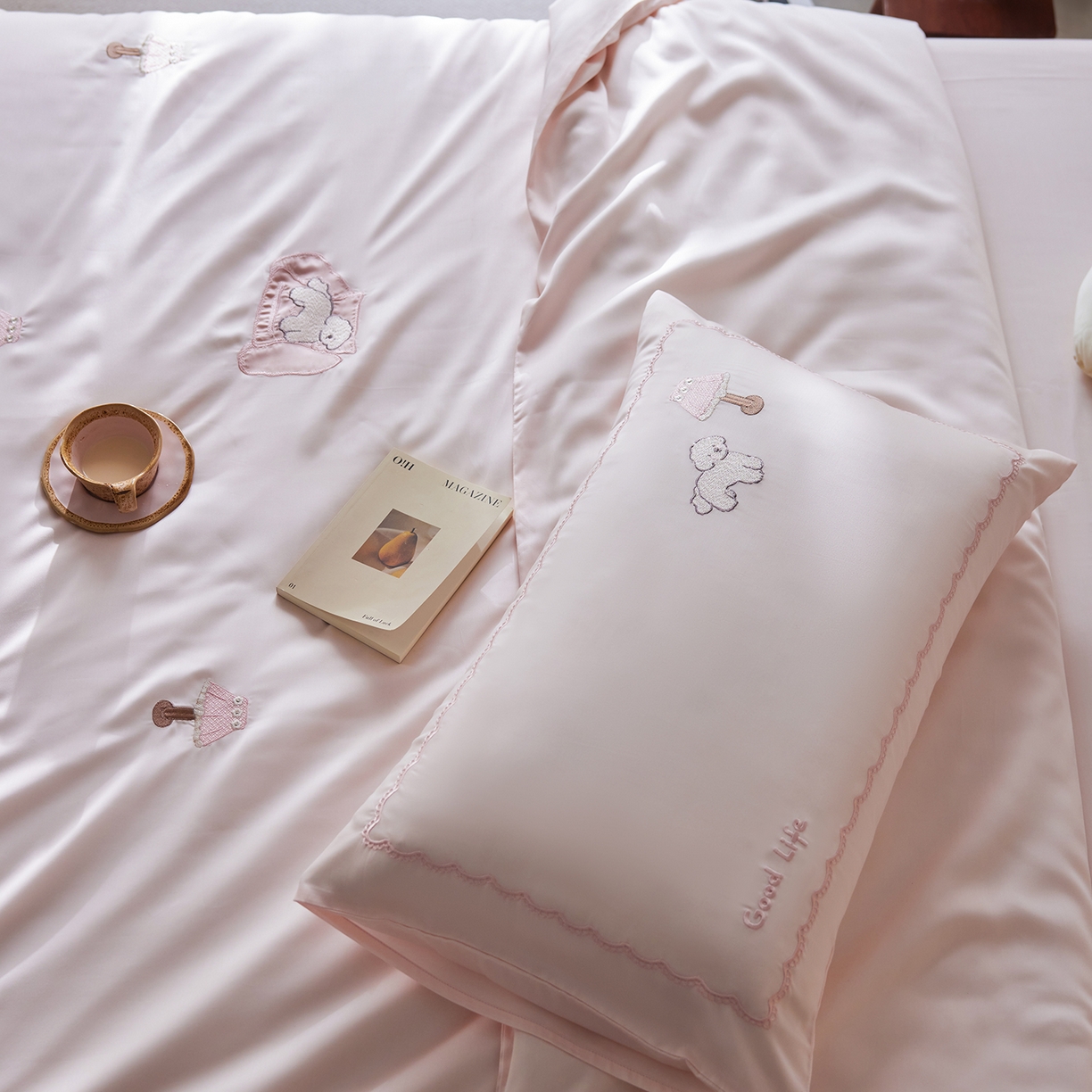 91家纺网 家纺一手货源 找家纺 风向标家纺 2026新款兰精天丝绣花四件套-萌宠系列 云粉小卧