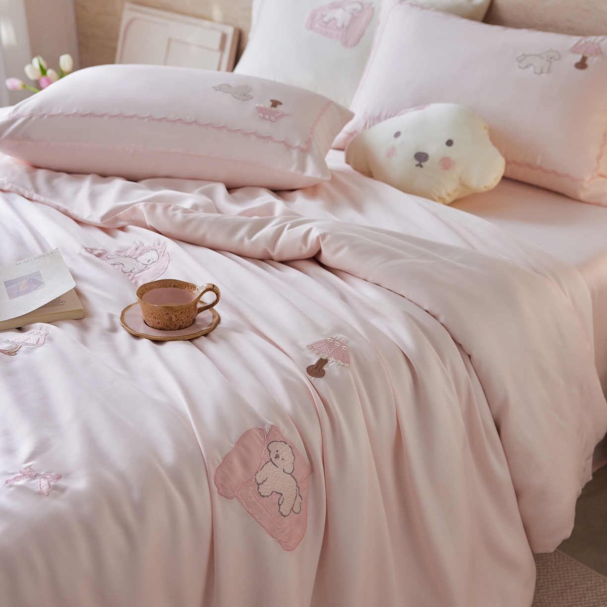 91家纺网 家纺一手货源 找家纺 风向标家纺 2026新款兰精天丝绣花四件套-萌宠系列 云粉小卧