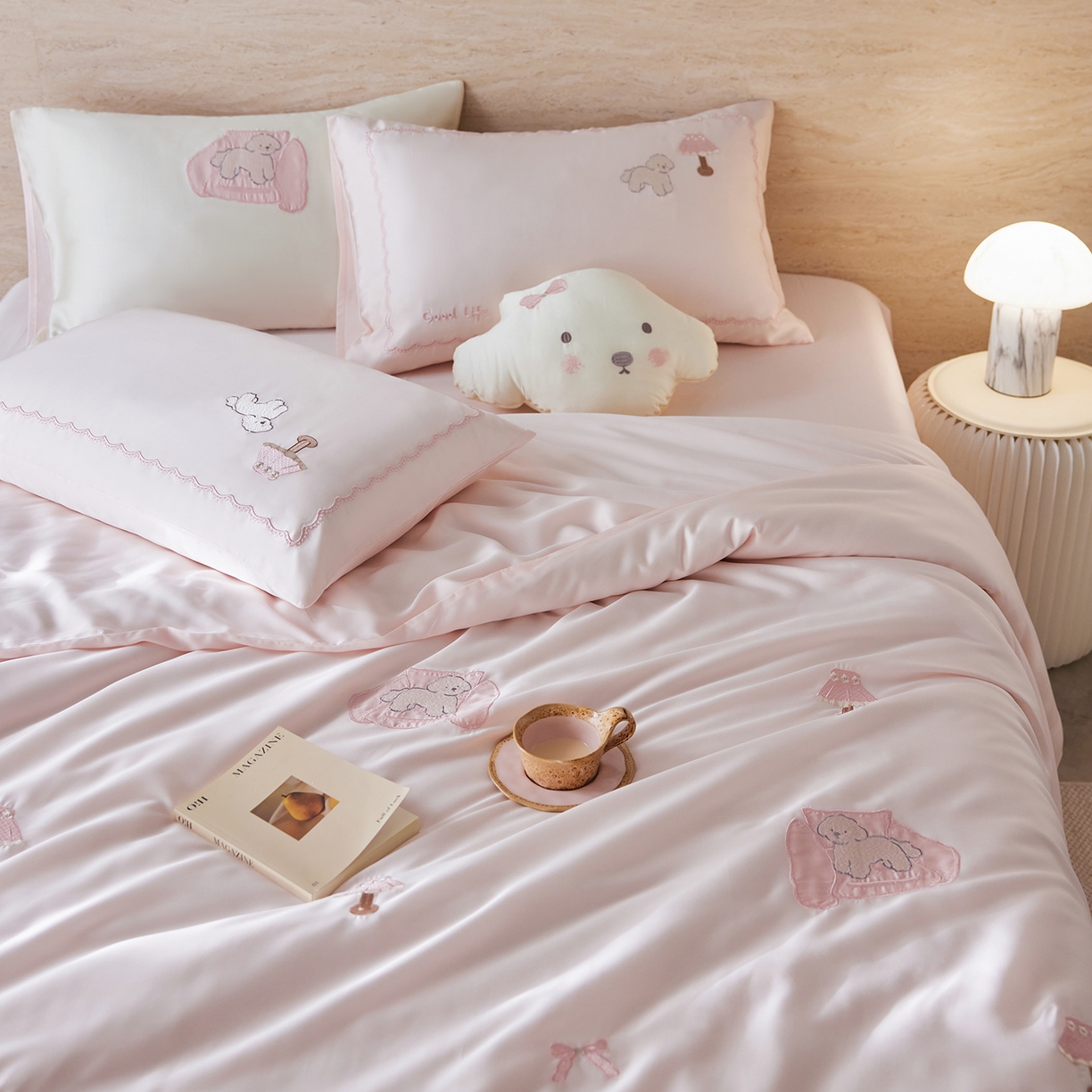 91家纺网 家纺一手货源 找家纺 风向标家纺 2026新款兰精天丝绣花四件套-萌宠系列 云粉小卧