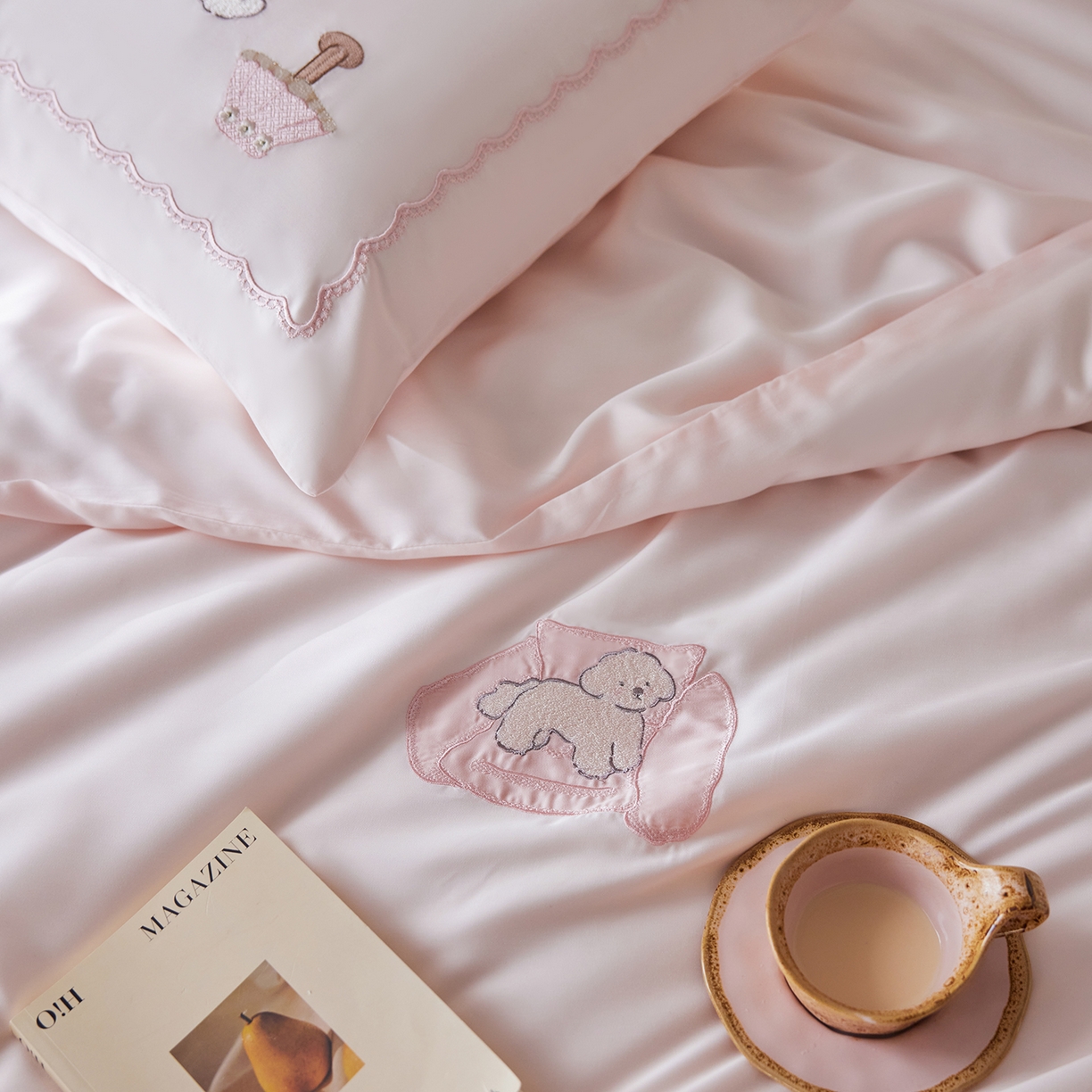 91家纺网 家纺一手货源 找家纺 风向标家纺 2026新款兰精天丝绣花四件套-萌宠系列 云粉小卧