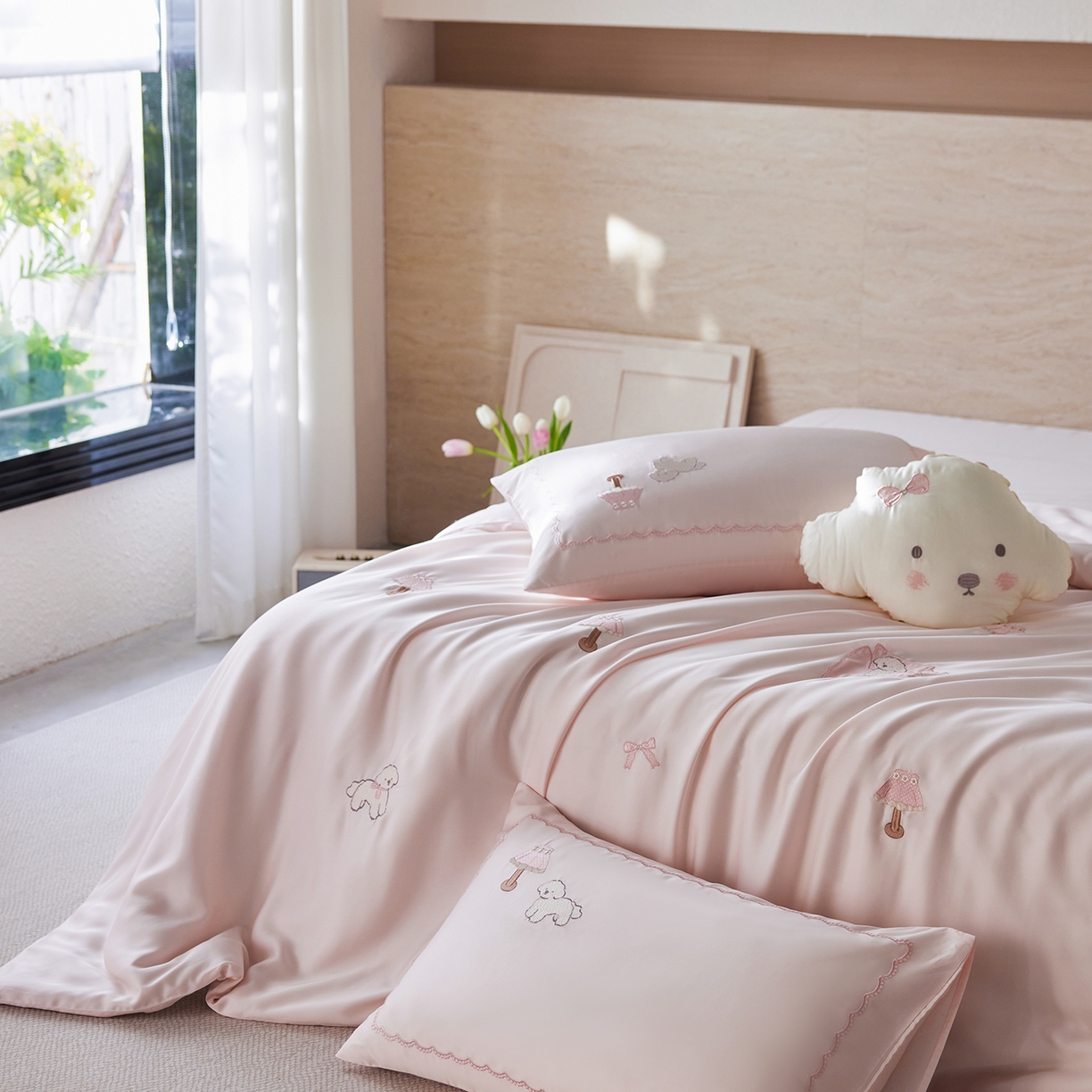 91家纺网 家纺一手货源 找家纺 风向标家纺 2026新款兰精天丝绣花四件套-萌宠系列 云粉小卧