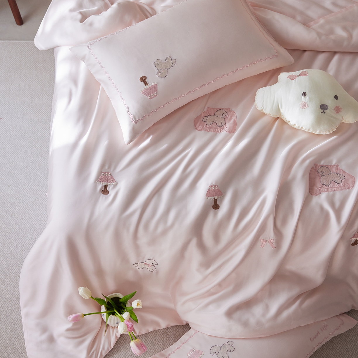 91家纺网 家纺一手货源 找家纺 风向标家纺 2026新款兰精天丝绣花四件套-萌宠系列 云粉小卧