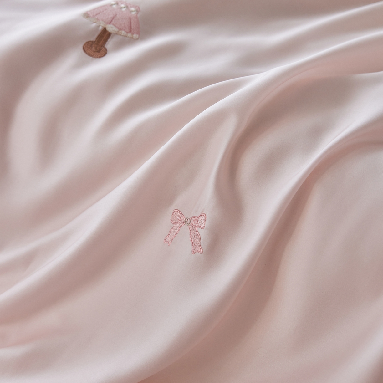 91家纺网 家纺一手货源 找家纺 风向标家纺 2026新款兰精天丝绣花四件套-萌宠系列 云粉小卧