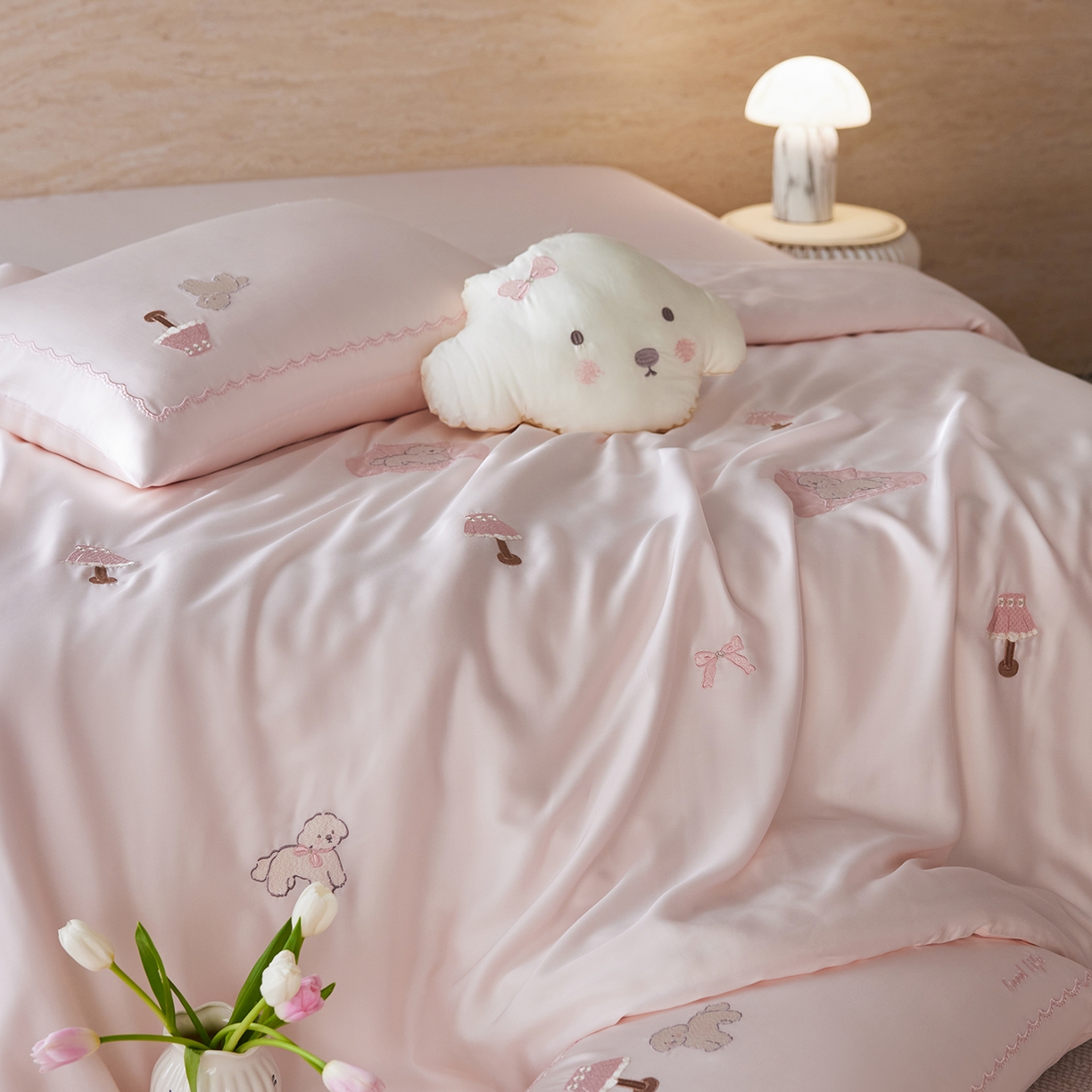 91家纺网 家纺一手货源 找家纺 风向标家纺 2026新款兰精天丝绣花四件套-萌宠系列 云粉小卧