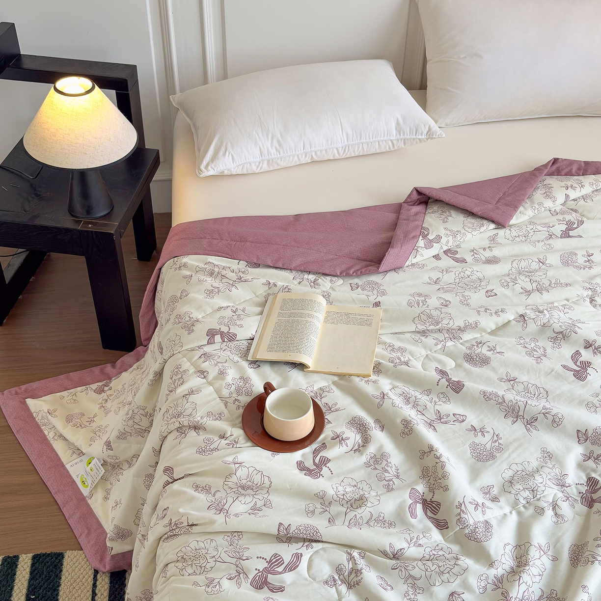 91家纺网 家纺一手货源 找家纺 宜梦家居 （全网最低价）2026新款亲肤新疆棉印花夏被系列 简影花梦