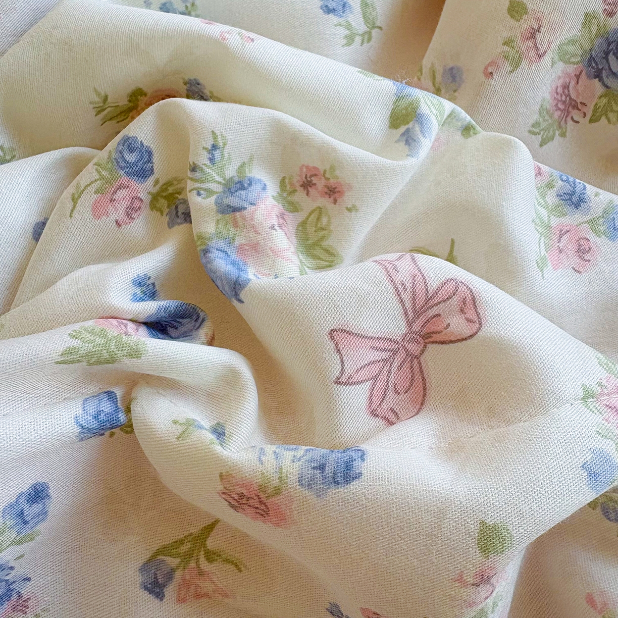 91家纺网 家纺一手货源 找家纺 宜梦家居 （全网最低价）2026新款亲肤新疆棉印花夏被系列 窗边花事