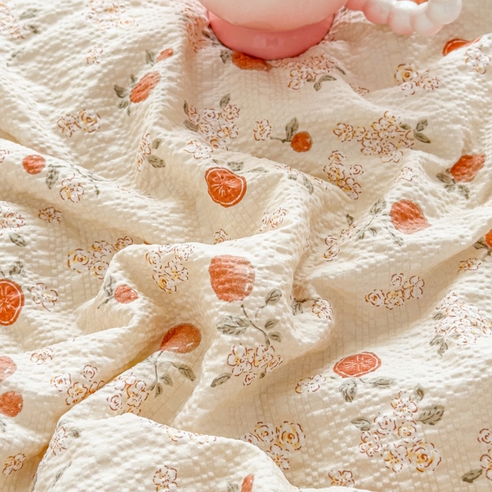 91家纺网 家纺一手货源 找家纺 赫本家纺 2026新款全棉镂空花边云感印花双层纱夏被四件套 焦糖奶芙