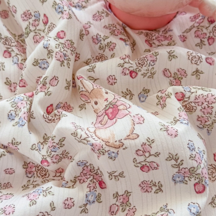 91家纺网 家纺一手货源 找家纺 赫本家纺 2026新款全棉镂空花边云感印花双层纱夏被四件套 暖茶花园