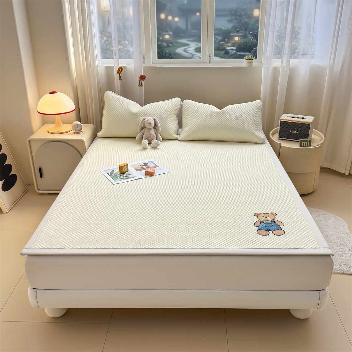 91家纺网 家纺一手货源 找家纺 （总）雯豆家纺 2026夏季新款绣花豆豆压花凉席三件套加厚三明治平铺席子纯色卡通凉席