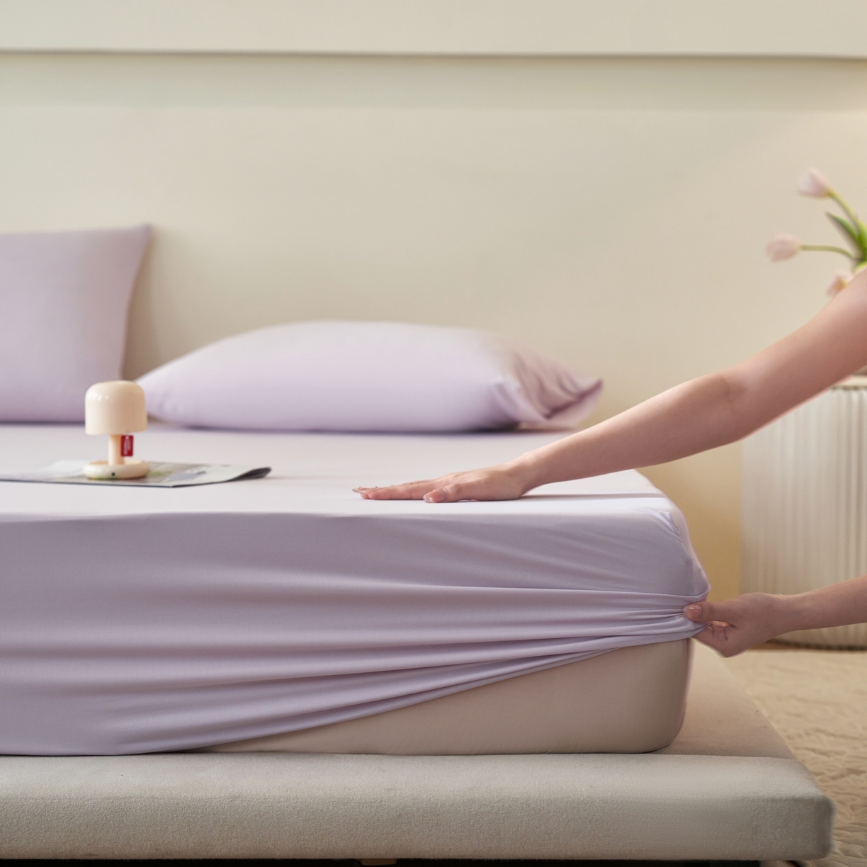 91家纺网 家纺一手货源 找家纺 （总）亿梵家居 2026新款A类锦氨凉感床笠某姆同款冰皮纯色床笠全包围三件套,梦幻紫,蜜桃粉,轻奢灰,深睡蓝,天空蓝,星辰绿,组合图仅供展示-不可下单