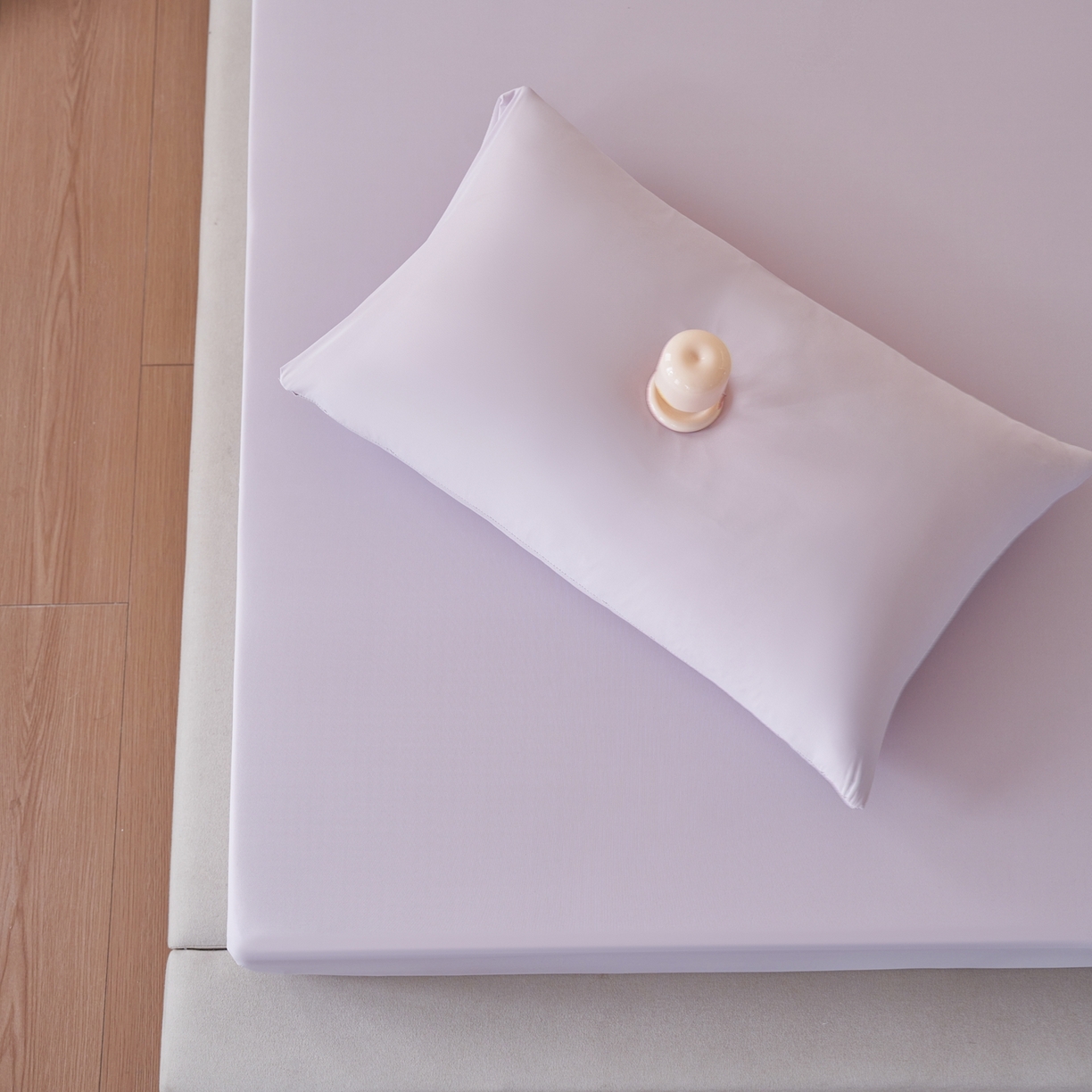 91家纺网 家纺一手货源 找家纺 （总）亿梵家居 2026新款A类锦氨凉感床笠某姆同款冰皮纯色床笠全包围三件套