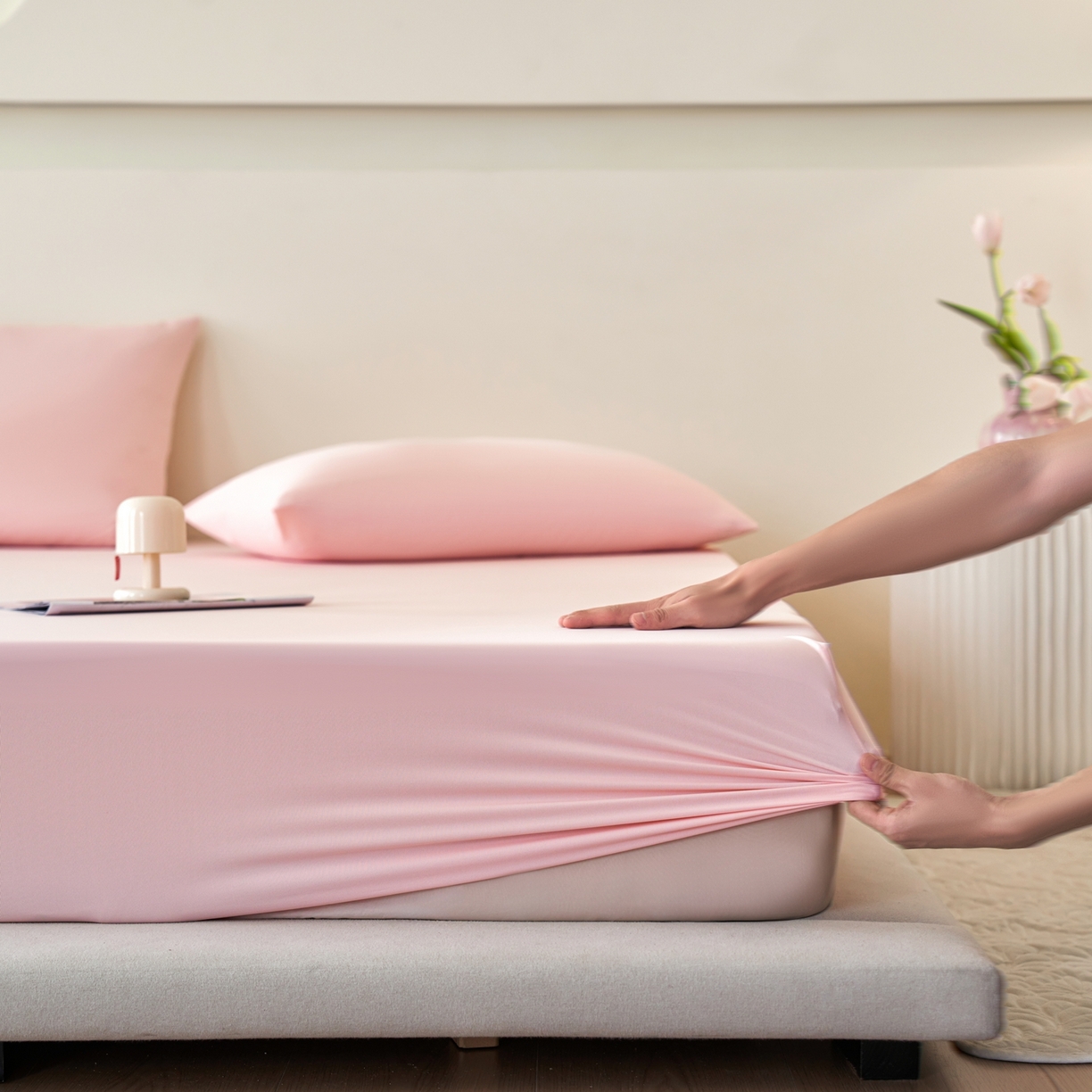 91家纺网 家纺一手货源 找家纺 亿梵家居 2026新款A类锦氨凉感床笠某姆同款冰皮纯色床笠全包围三件套 蜜桃粉