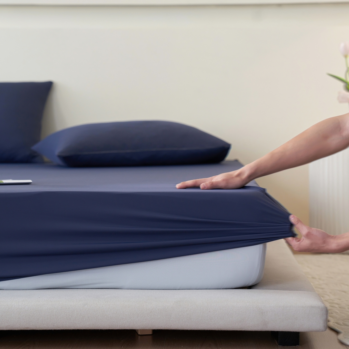 91家纺网 家纺一手货源 找家纺 亿梵家居 2026新款A类锦氨凉感床笠某姆同款冰皮纯色床笠全包围三件套 深睡蓝