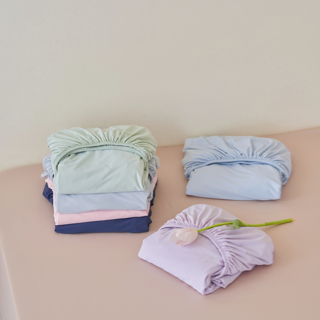 91家纺网 家纺一手货源 找家纺 亿梵家居 2026新款A类锦氨凉感床笠某姆同款冰皮纯色床笠全包围三件套 组合图仅供展示-不可下单