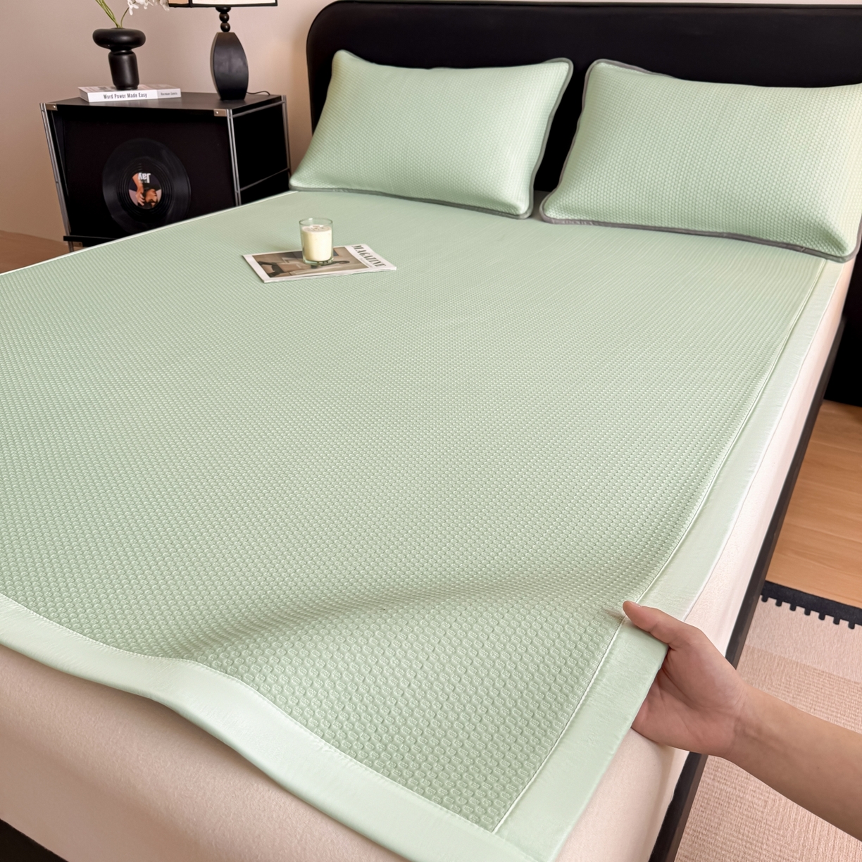 91家纺网 家纺一手货源 找家纺 欧邦 2026新款PE中分子提花冰豆豆床笠凉席 蜂巢-草绿-凉席款