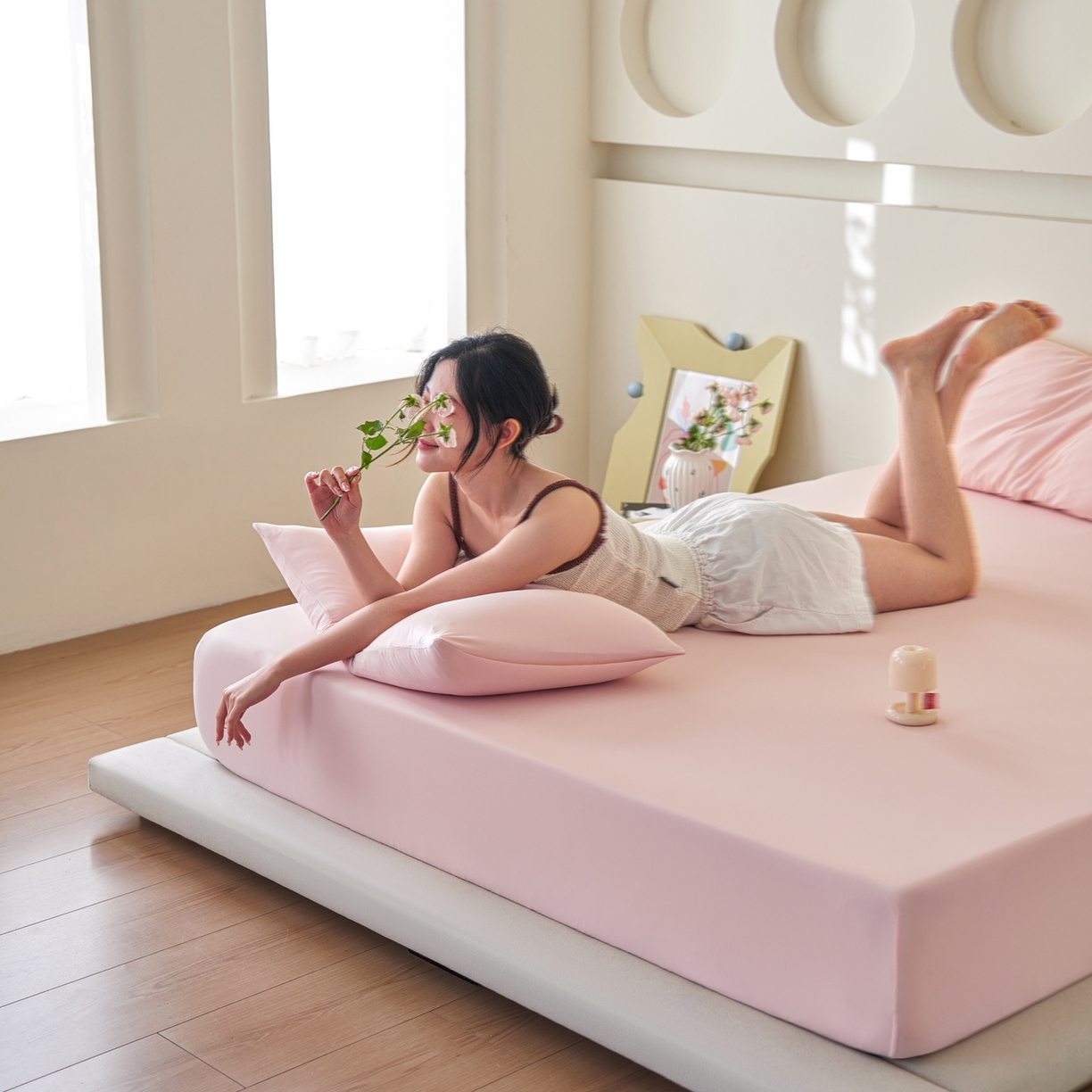 91家纺网 家纺一手货源 找家纺 亿梵家居 2026新款A类锦氨凉感床笠某姆同款冰皮纯色床笠全包围三件套 蜜桃粉