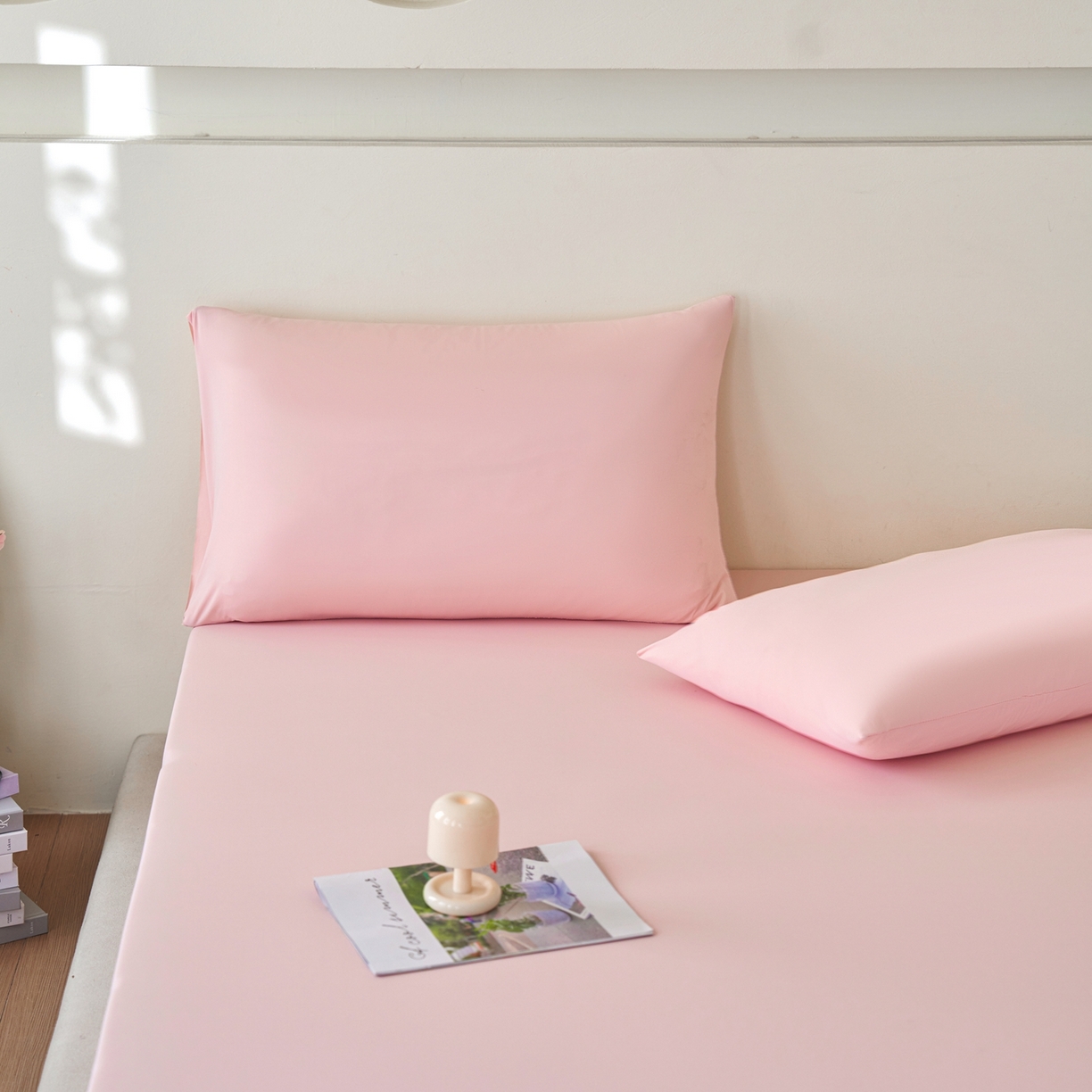 91家纺网 家纺一手货源 找家纺 亿梵家居 2026新款A类锦氨凉感床笠某姆同款冰皮纯色床笠全包围三件套 蜜桃粉