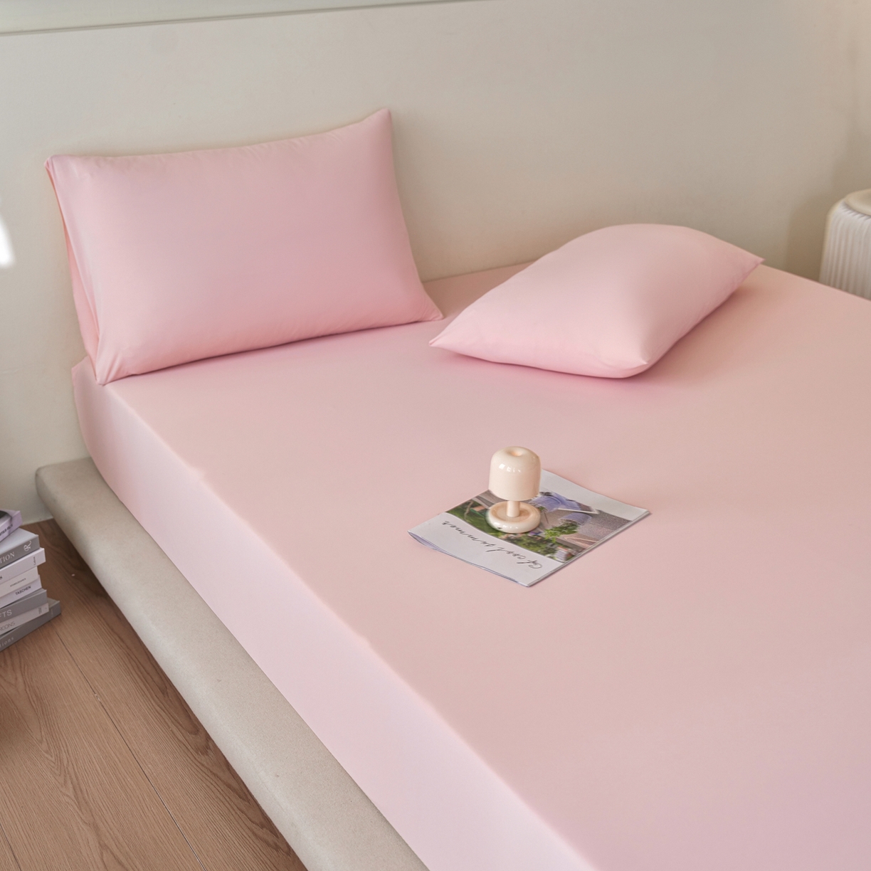 91家纺网 家纺一手货源 找家纺 亿梵家居 2026新款A类锦氨凉感床笠某姆同款冰皮纯色床笠全包围三件套 蜜桃粉