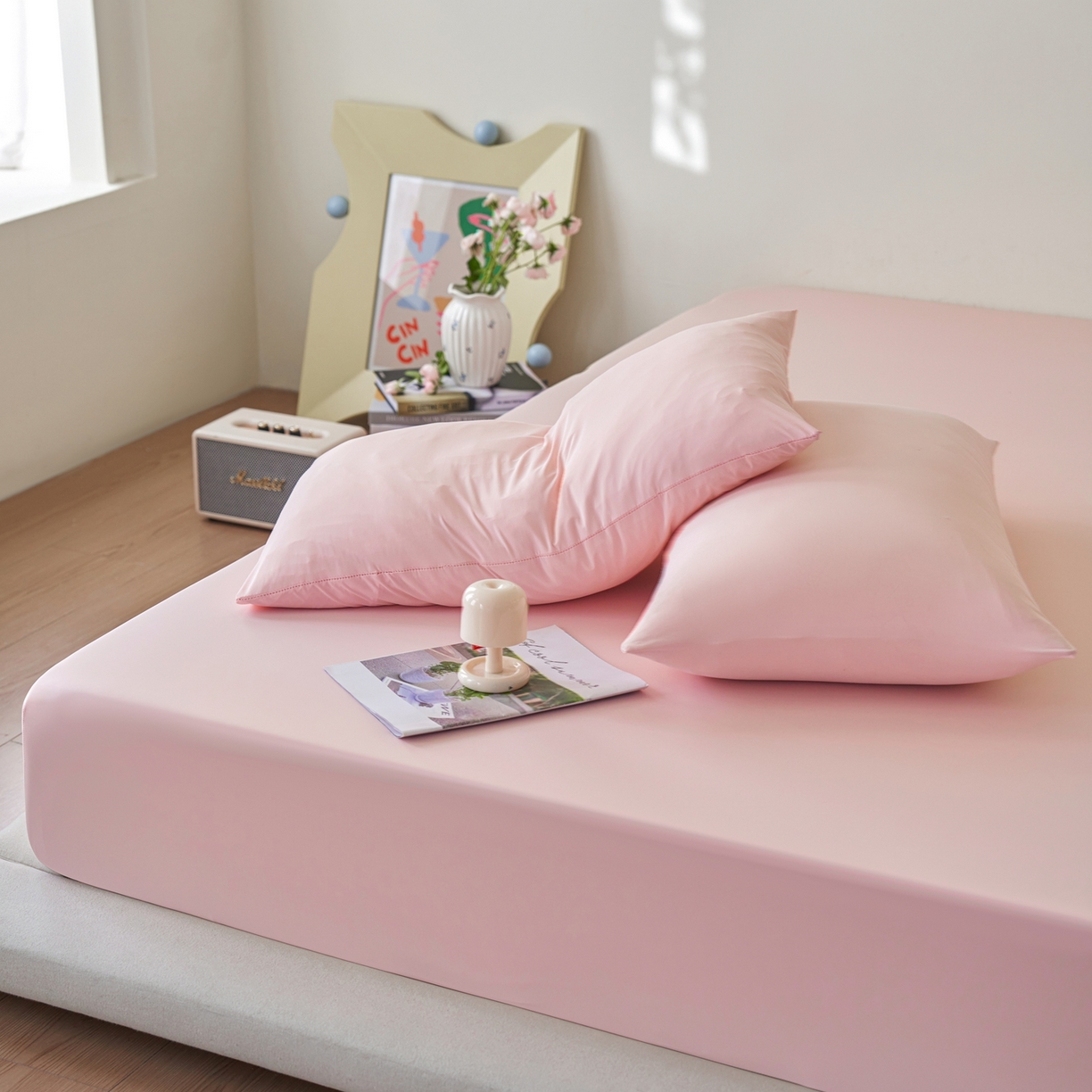 91家纺网 家纺一手货源 找家纺 亿梵家居 2026新款A类锦氨凉感床笠某姆同款冰皮纯色床笠全包围三件套 蜜桃粉