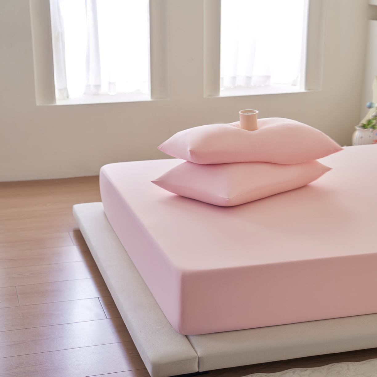 91家纺网 家纺一手货源 找家纺 亿梵家居 2026新款A类锦氨凉感床笠某姆同款冰皮纯色床笠全包围三件套 蜜桃粉