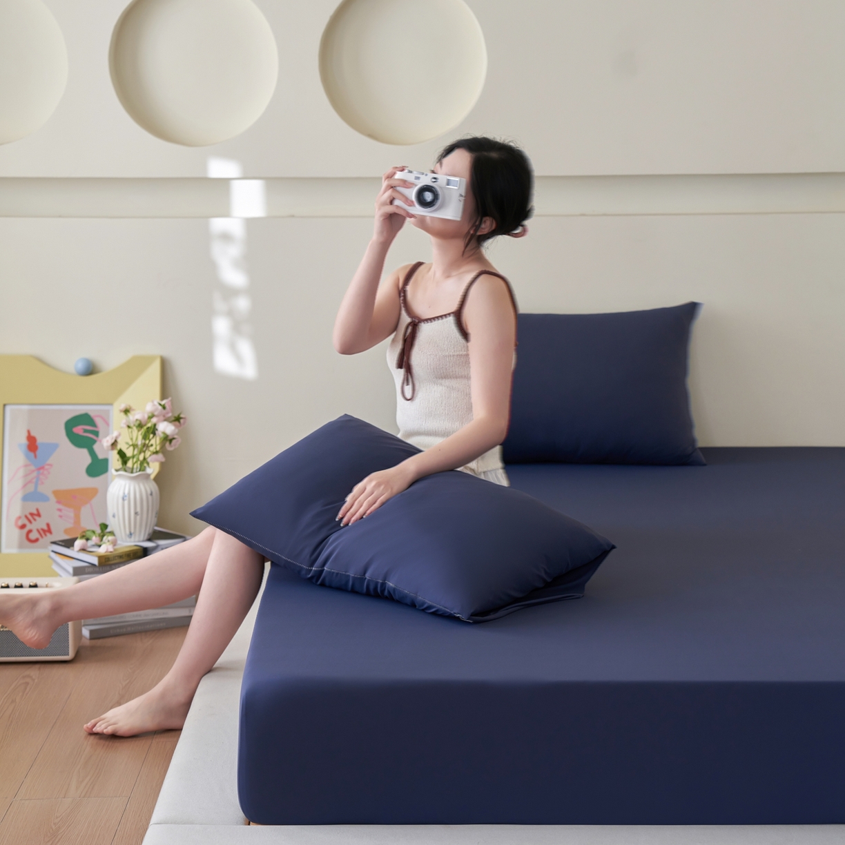 91家纺网 家纺一手货源 找家纺 亿梵家居 2026新款A类锦氨凉感床笠某姆同款冰皮纯色床笠全包围三件套 深睡蓝