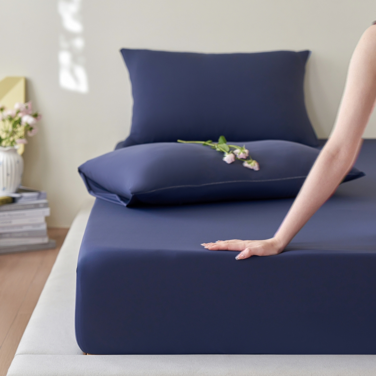 91家纺网 家纺一手货源 找家纺 亿梵家居 2026新款A类锦氨凉感床笠某姆同款冰皮纯色床笠全包围三件套 深睡蓝