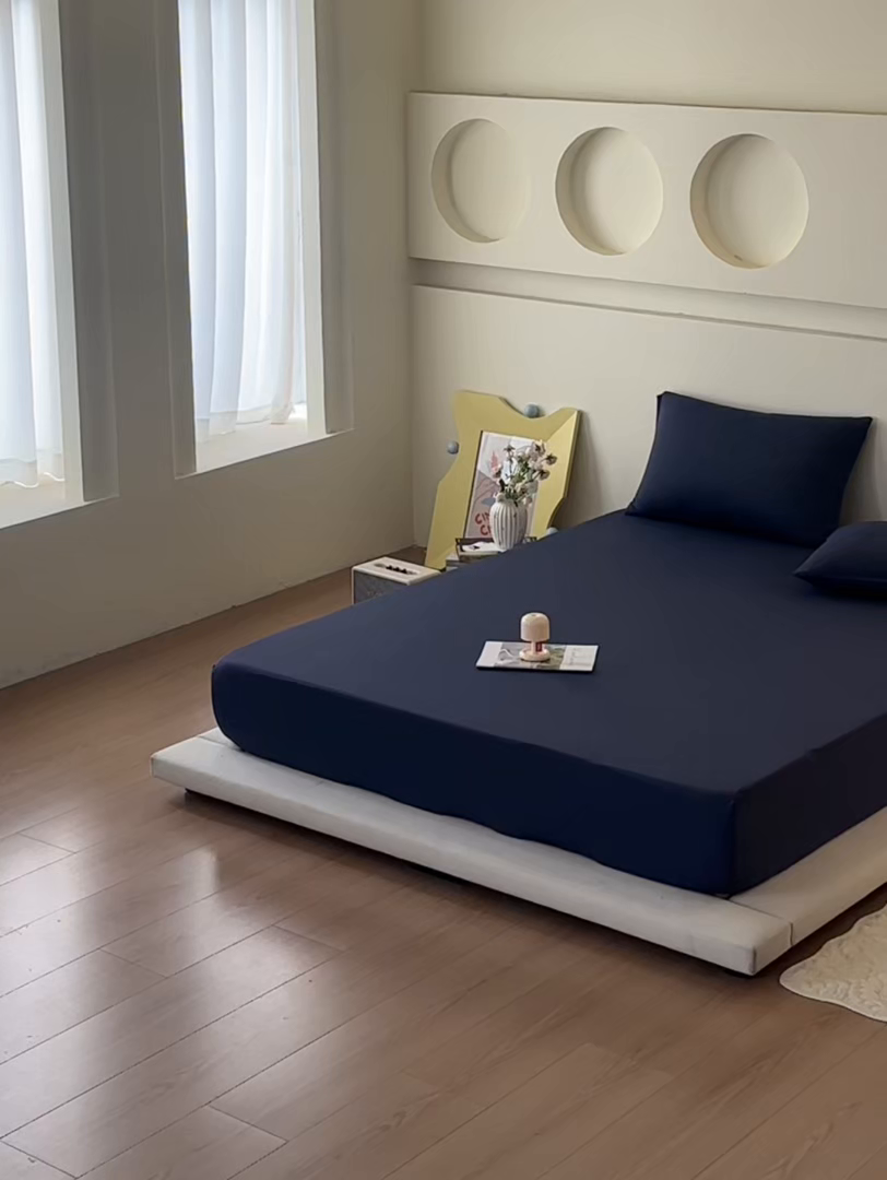 91家纺网 家纺一手货源 找家纺 亿梵家居 2026新款A类锦氨凉感床笠某姆同款冰皮纯色床笠全包围三件套 深睡蓝