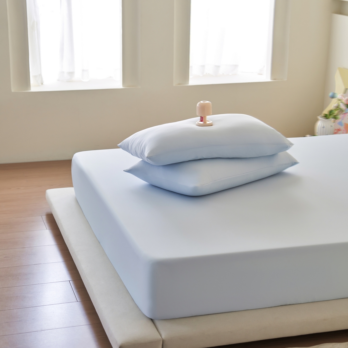 91家纺网 家纺一手货源 找家纺 亿梵家居 2026新款A类锦氨凉感床笠某姆同款冰皮纯色床笠全包围三件套 天空蓝