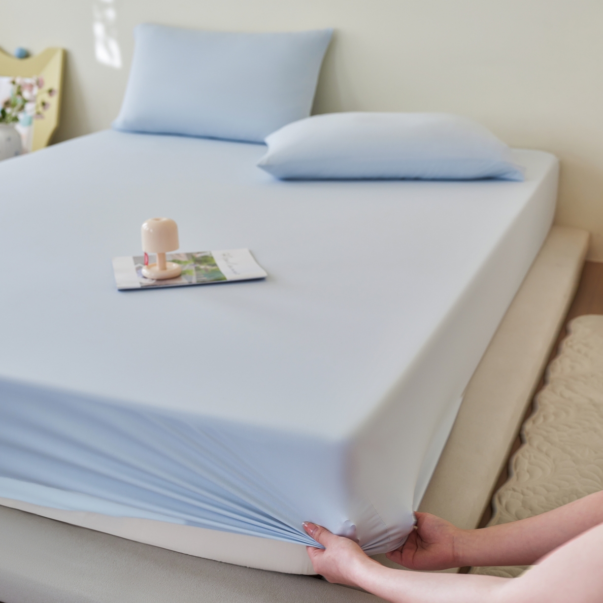 91家纺网 家纺一手货源 找家纺 亿梵家居 2026新款A类锦氨凉感床笠某姆同款冰皮纯色床笠全包围三件套 天空蓝