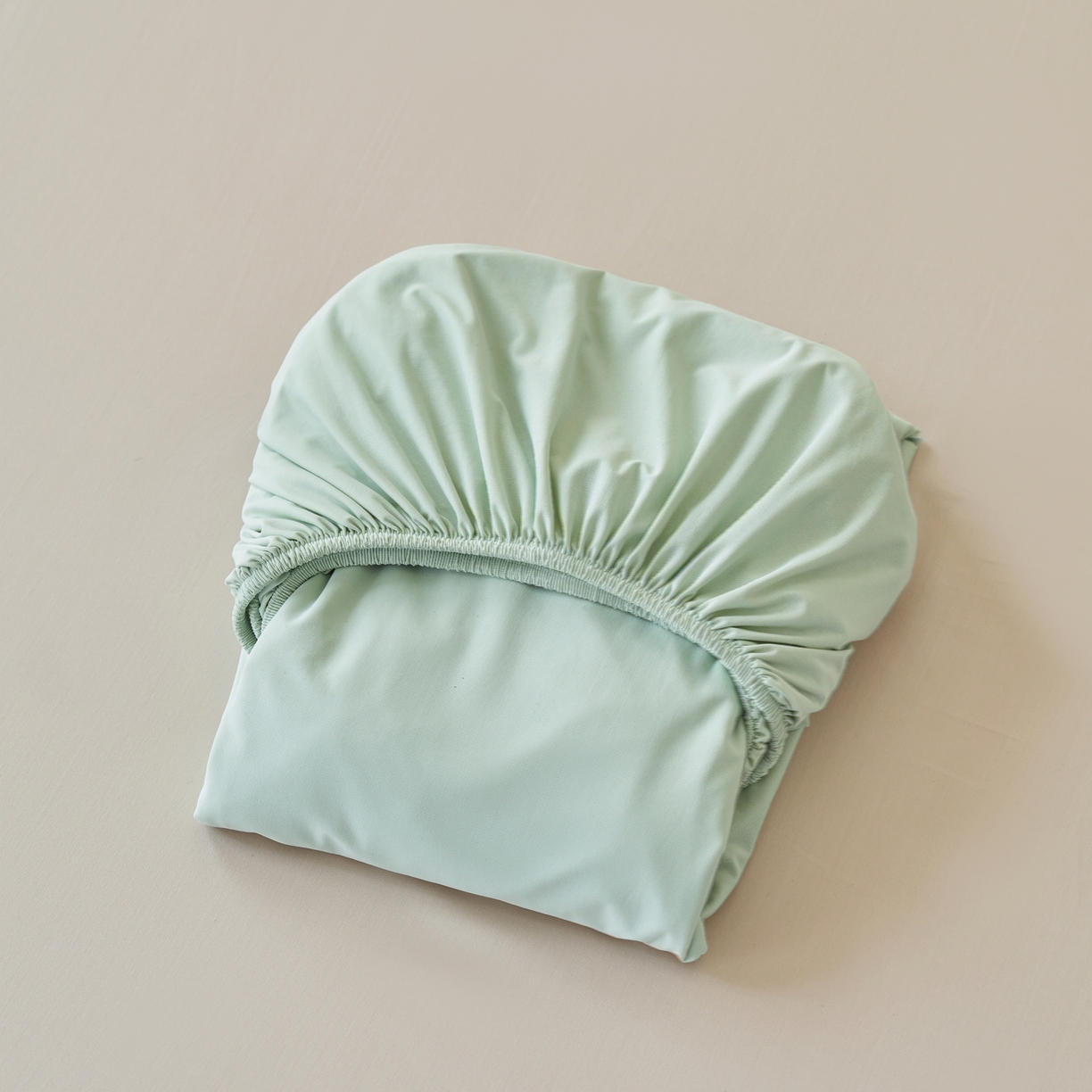 91家纺网 家纺一手货源 找家纺 亿梵家居 2026新款A类锦氨凉感床笠某姆同款冰皮纯色床笠全包围三件套 星辰绿