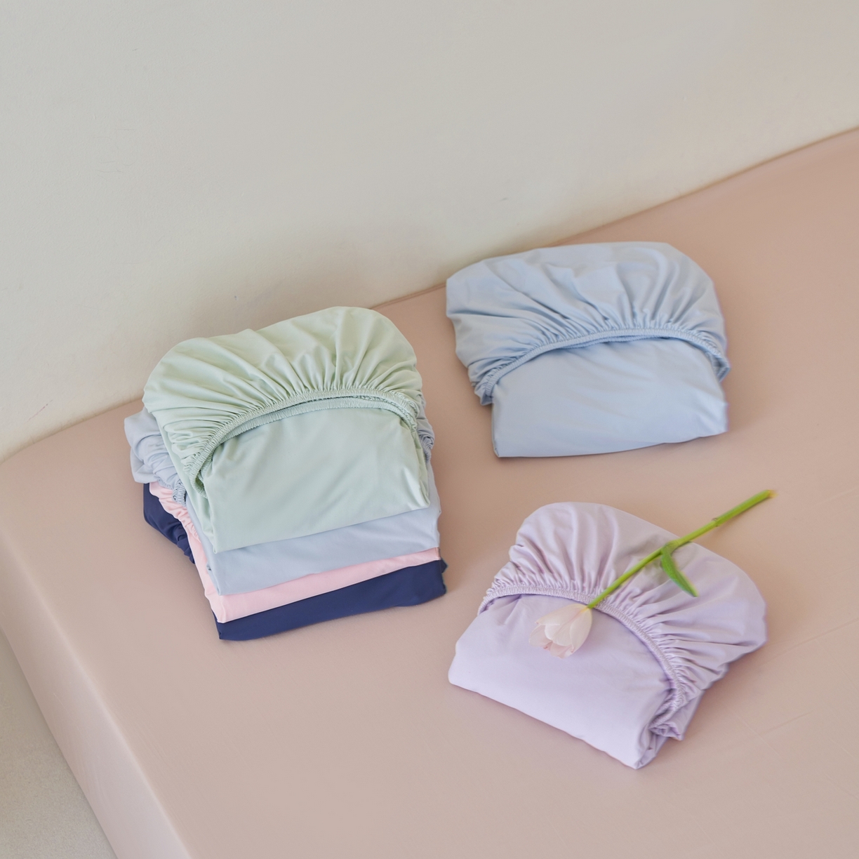 91家纺网 家纺一手货源 找家纺 亿梵家居 2026新款A类锦氨凉感床笠某姆同款冰皮纯色床笠全包围三件套 组合图仅供展示-不可下单