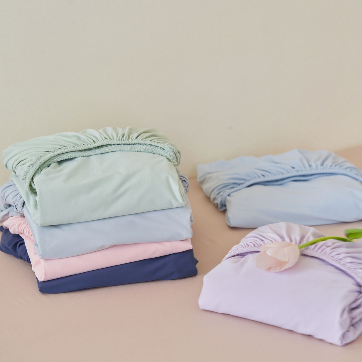 91家纺网 家纺一手货源 找家纺 亿梵家居 2026新款A类锦氨凉感床笠某姆同款冰皮纯色床笠全包围三件套 组合图仅供展示-不可下单