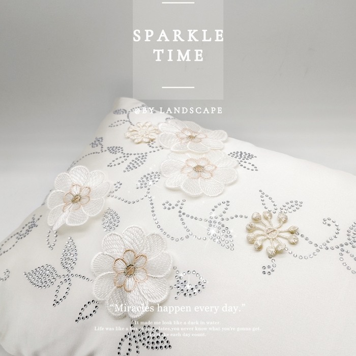 91家纺网 家纺一手货源 找家纺 （总）澜屿 2026新款镶钻立体花朵抱枕装饰枕腰枕枕芯-花满溪