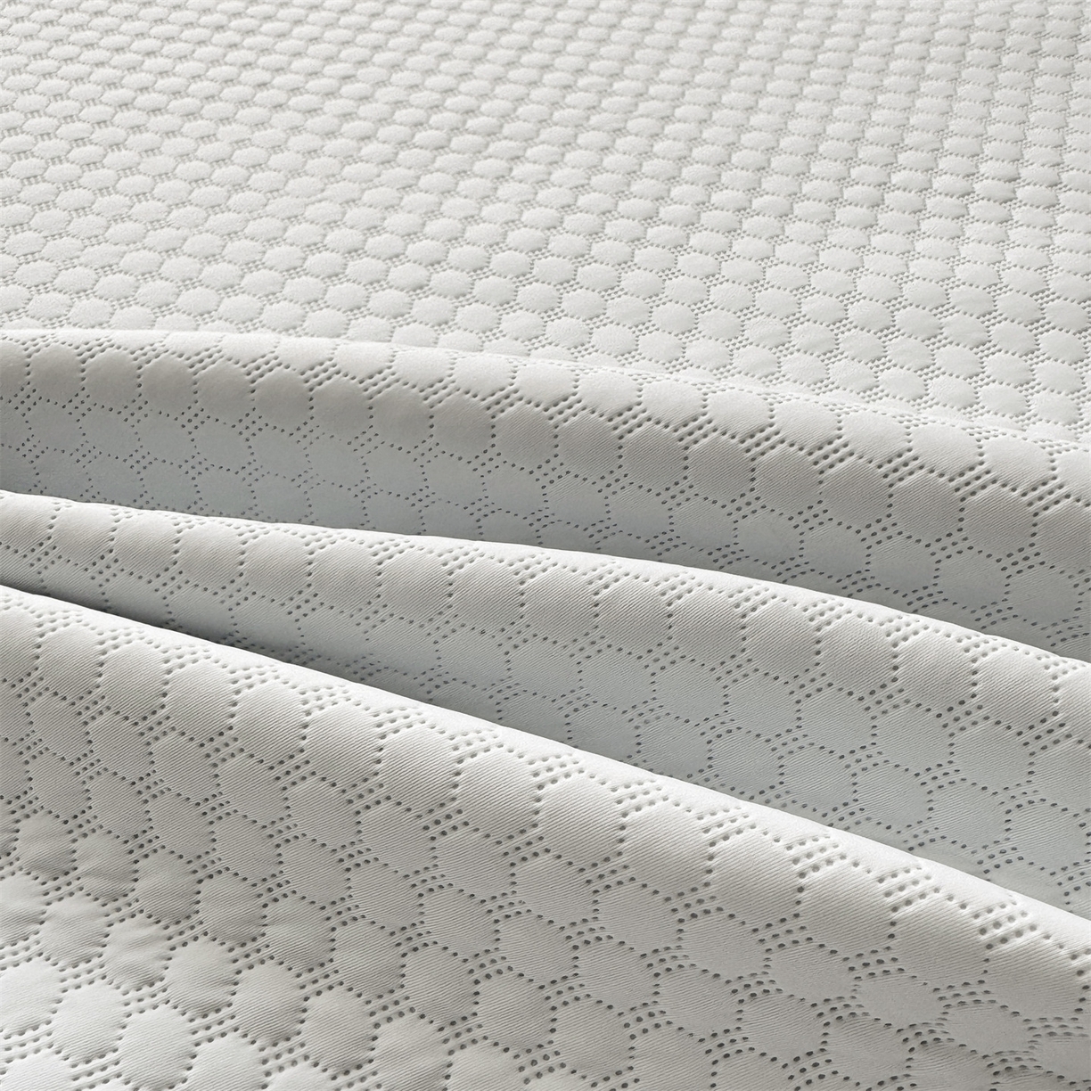 91家纺网 家纺一手货源 找家纺 雯豆家纺 2026夏季新款绣花豆豆压花凉席三件套加厚三明治平铺席子纯色卡通凉席 大耳朵兔凉席款-银灰