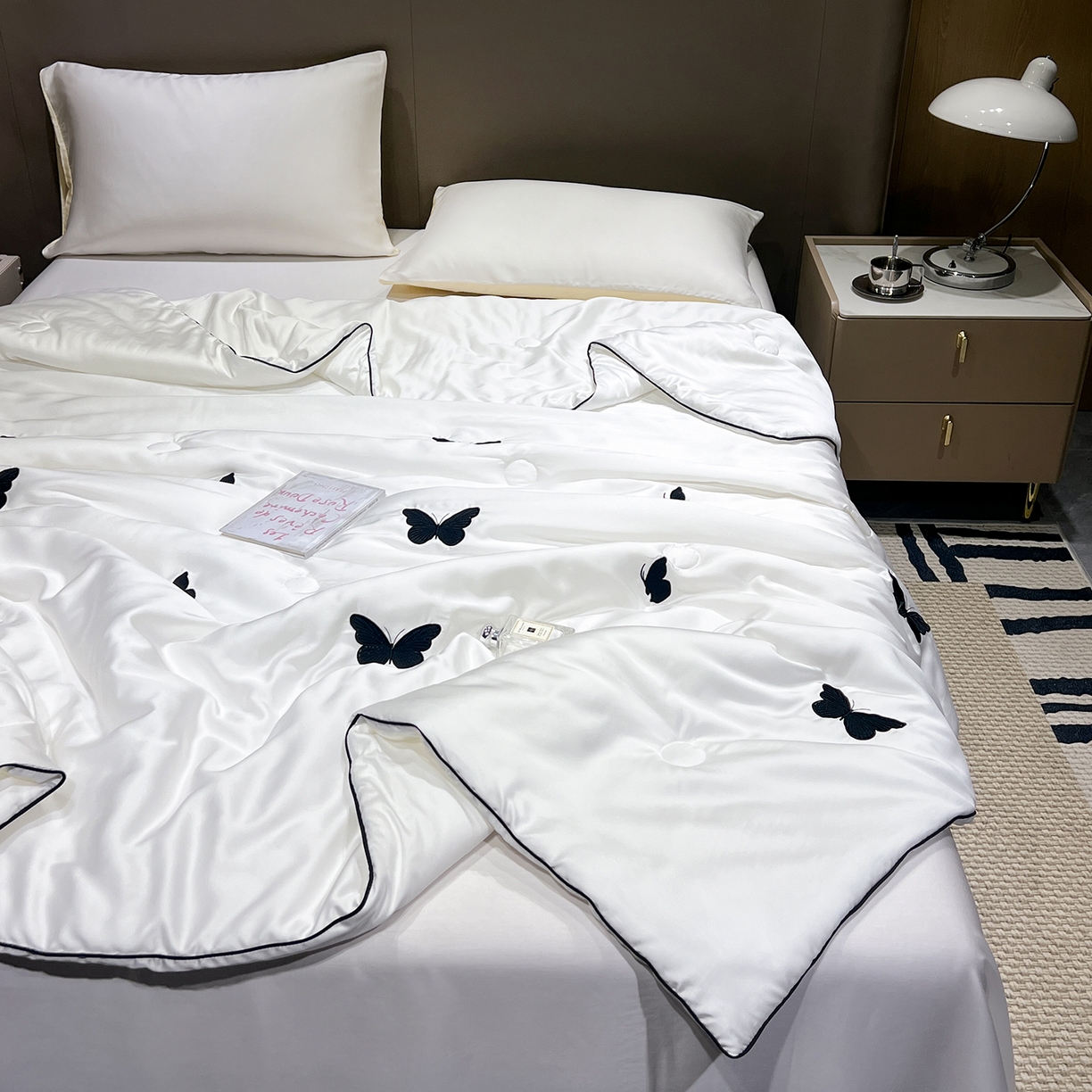 91家纺网 家纺一手货源 找家纺 晨曦家纺 2025新款高克重兔毛绒浪花四件套牛奶绒四件套兔毛边床品 初恋