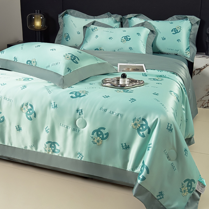 91家纺网 家纺一手货源 找家纺 赛丽雅 2026新款拼角轻奢冰丝凉感夏被四件套  幸运绿