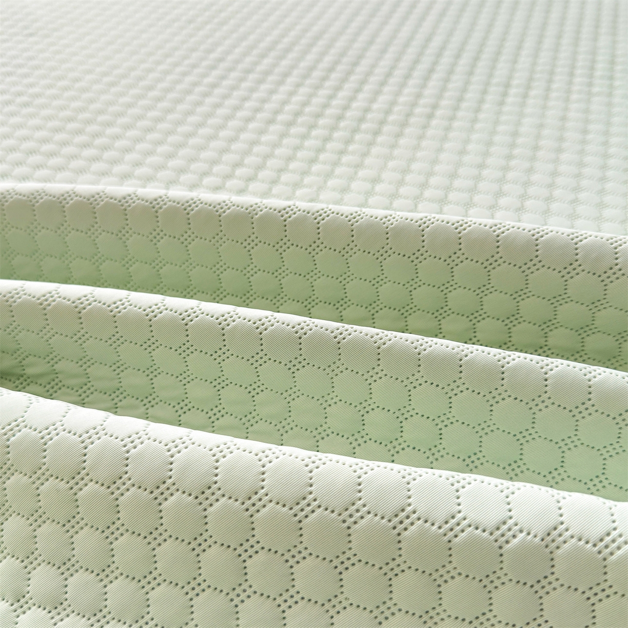 91家纺网 家纺一手货源 找家纺 雯豆家纺 2026夏季新款绣花豆豆压花凉席三件套加厚三明治平铺席子纯色卡通凉席 大耳朵兔凉席款-苹果绿