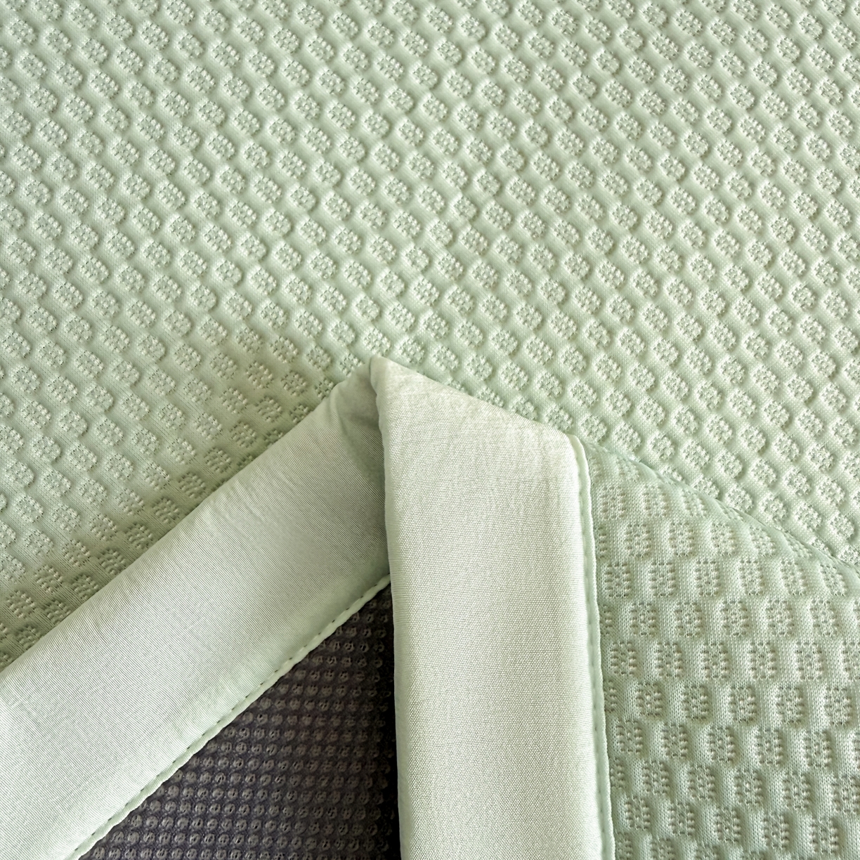 91家纺网 家纺一手货源 找家纺 欧邦 2026新款PE中分子提花冰豆豆凉席床笠夏被套件-蜂巢系列 蜂巢-草绿-凉席款