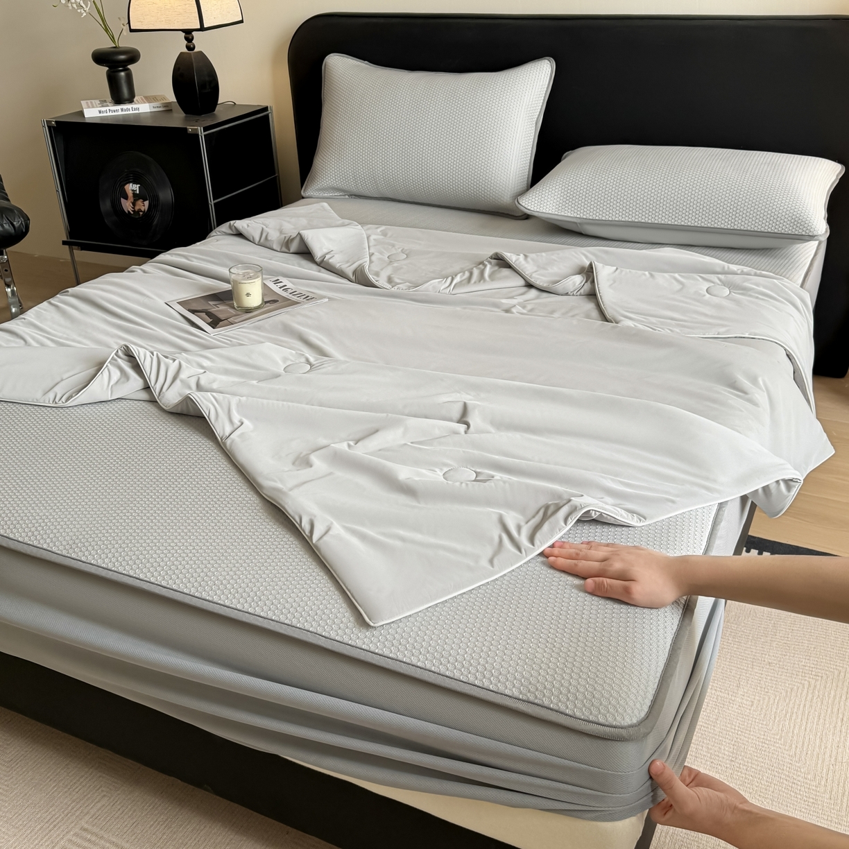 91家纺网 家纺一手货源 找家纺 欧邦 2026新款PE中分子提花冰豆豆凉席床笠夏被套件-蜂巢系列 蜂巢-浅灰-床笠款