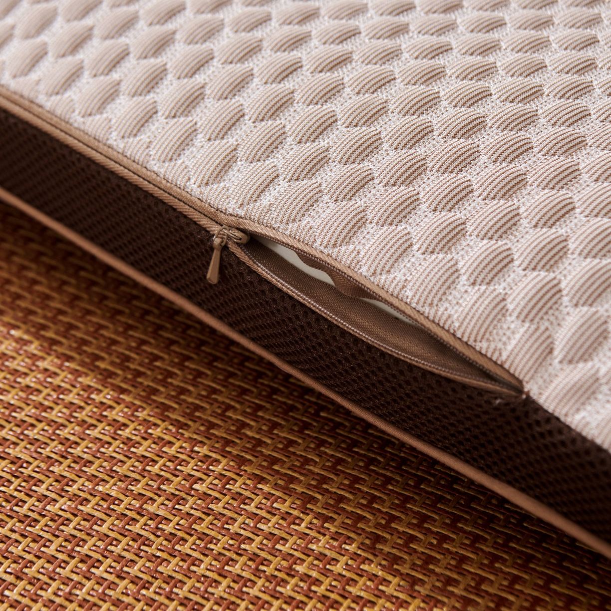 91家纺网 家纺一手货源 找家纺 永旺家纺 2026新款凉感PE藤记忆枕枕头枕芯 PE藤枕-咖色