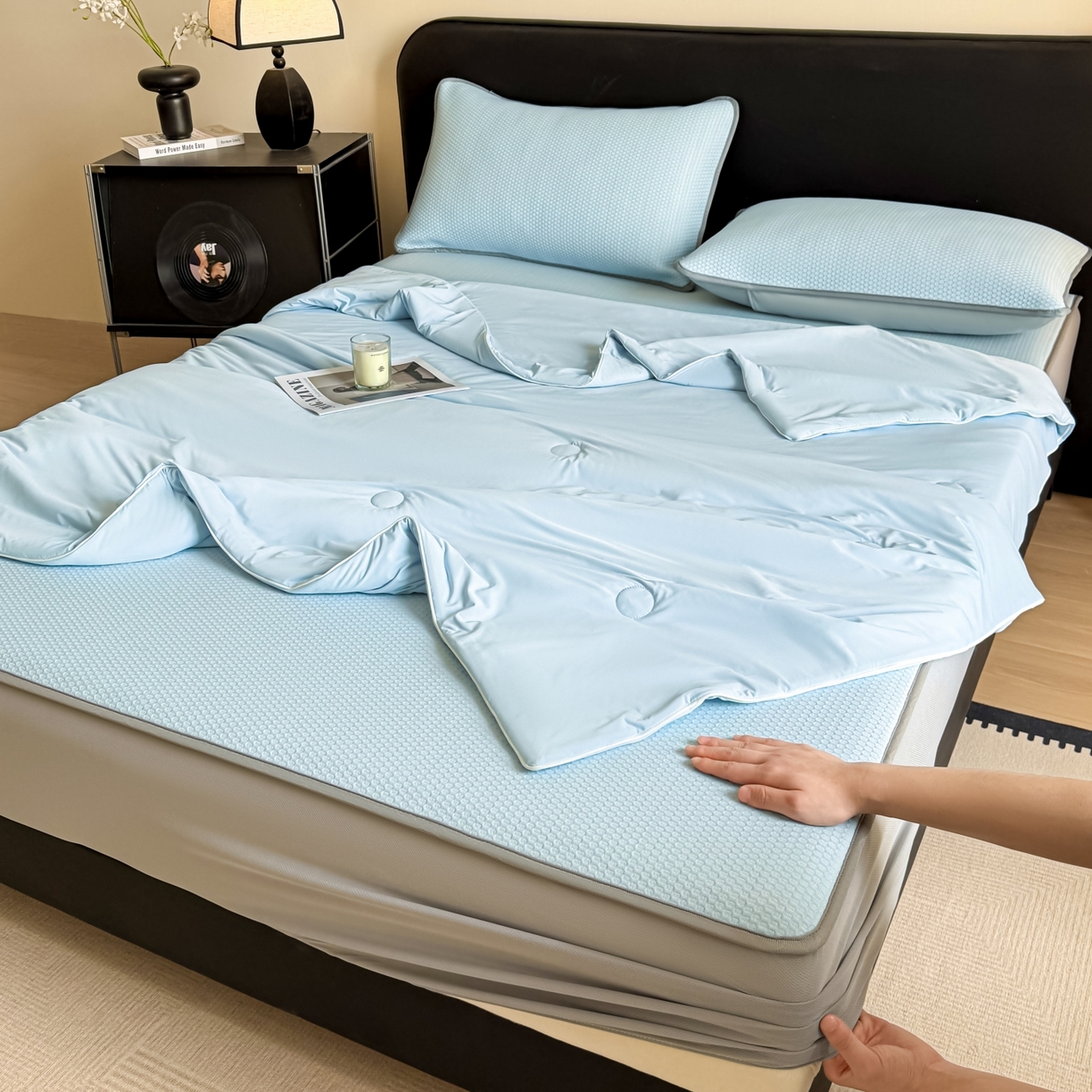 91家纺网 家纺一手货源 找家纺 欧邦 2026新款PE中分子提花冰豆豆凉席床笠夏被套件-蜂巢系列 蜂巢-浅蓝-床笠款