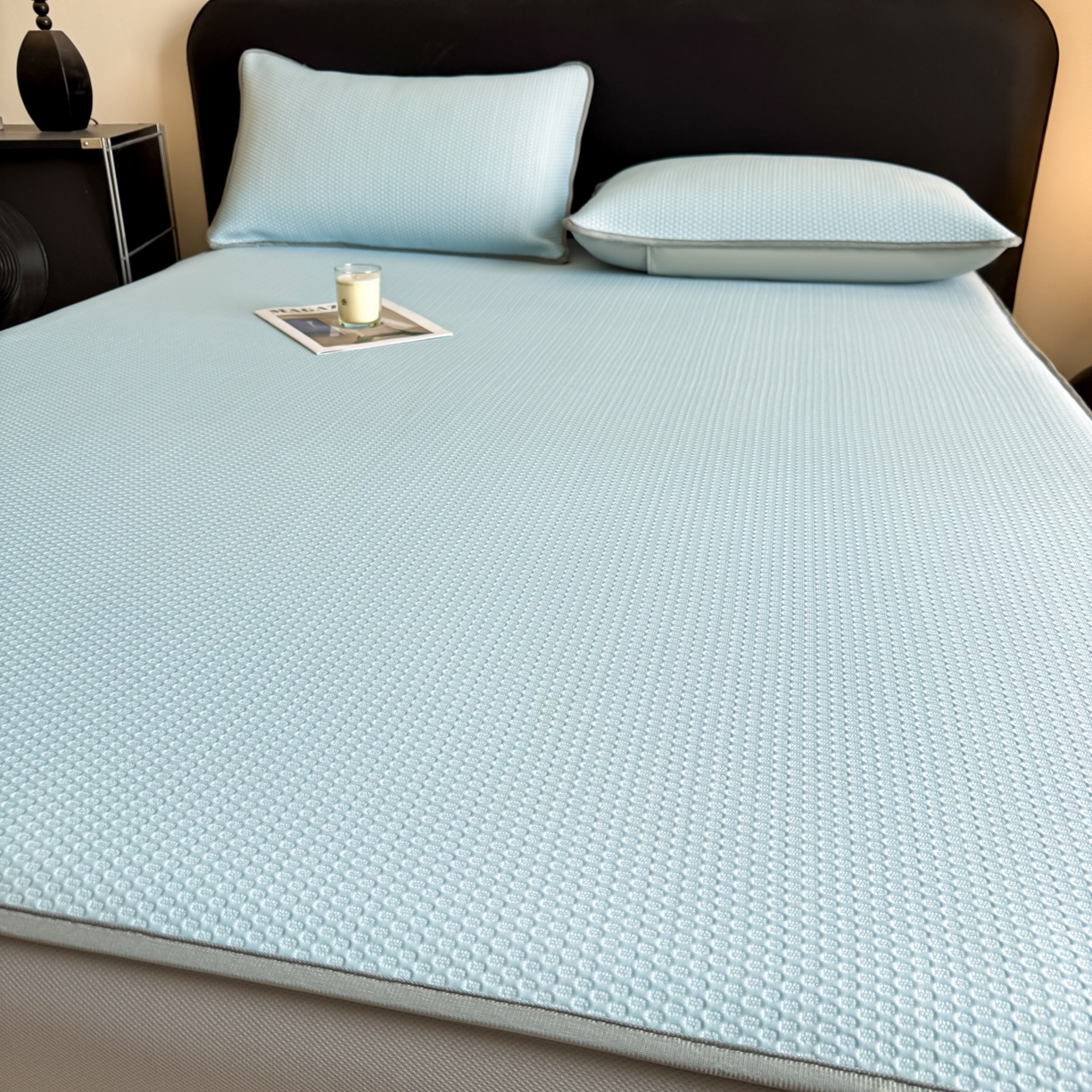 91家纺网 家纺一手货源 找家纺 欧邦 2026新款PE中分子提花冰豆豆凉席床笠夏被套件-蜂巢系列 蜂巢-浅蓝-床笠款