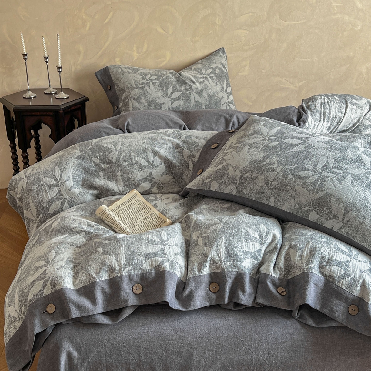 91家纺网 家纺一手货源 找家纺 （总）仰望棉麻双层纱供应链 2026新款茶语一花三色全棉色织提花双层纱纽扣款四件套