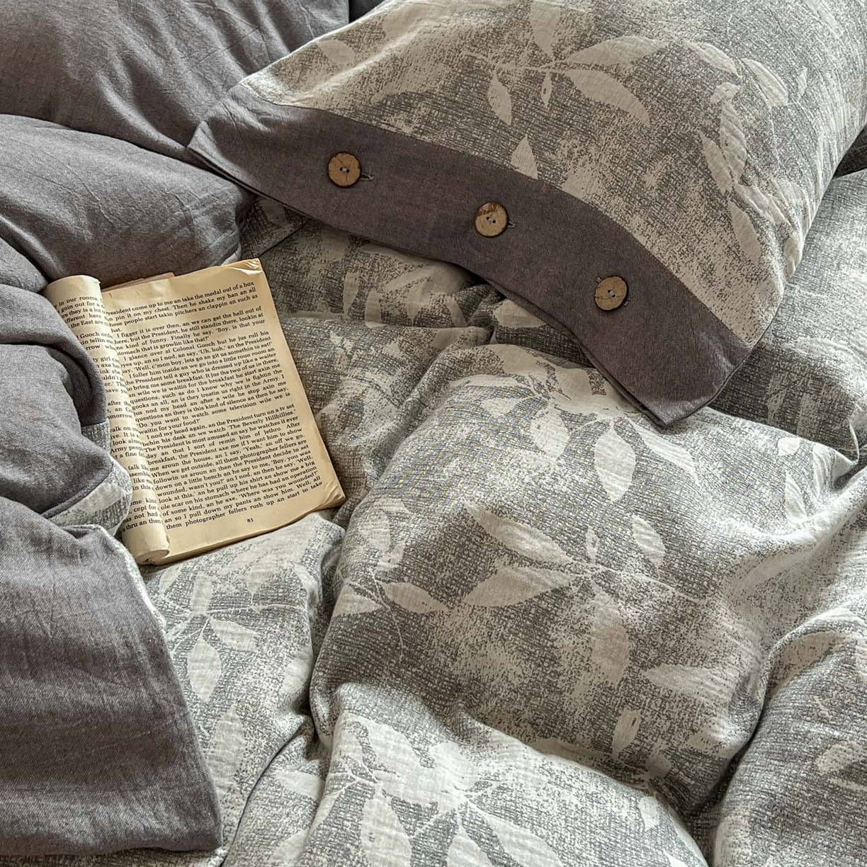 91家纺网 家纺一手货源 找家纺 （总）仰望棉麻双层纱供应链 2026新款茶语一花三色全棉色织提花双层纱纽扣款四件套