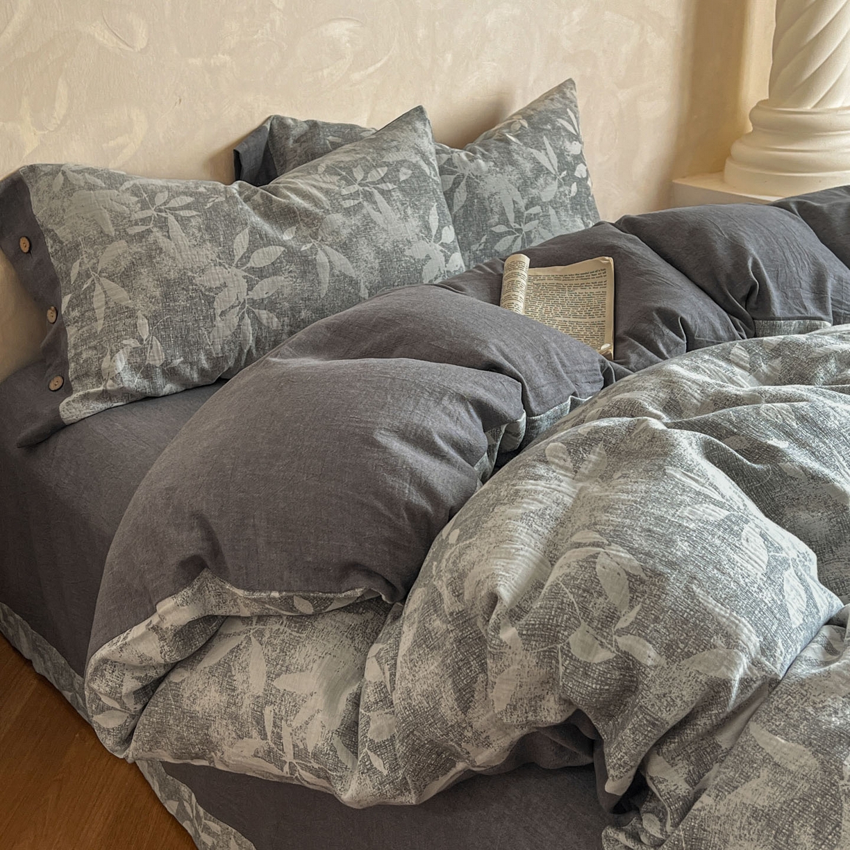 91家纺网 家纺一手货源 找家纺 （总）仰望棉麻双层纱供应链 2026新款茶语一花三色全棉色织提花双层纱纽扣款四件套