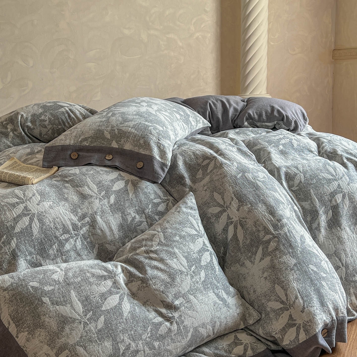 91家纺网 家纺一手货源 找家纺 （总）仰望棉麻双层纱供应链 2026新款茶语一花三色全棉色织提花双层纱纽扣款四件套