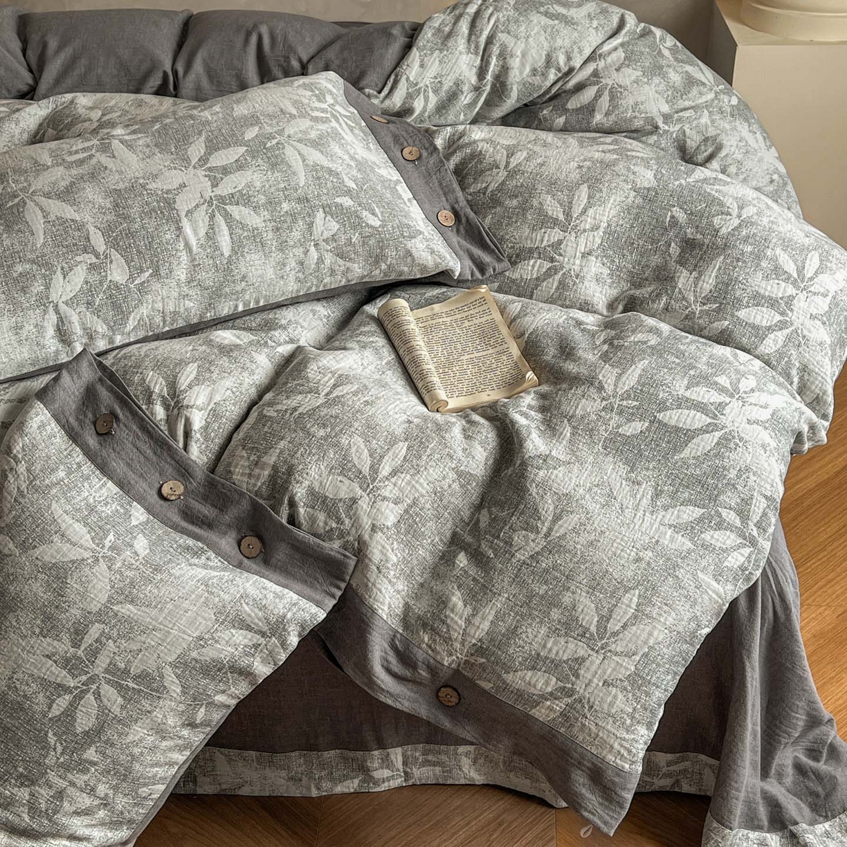 91家纺网 家纺一手货源 找家纺 （总）仰望棉麻双层纱供应链 2026新款茶语一花三色全棉色织提花双层纱纽扣款四件套